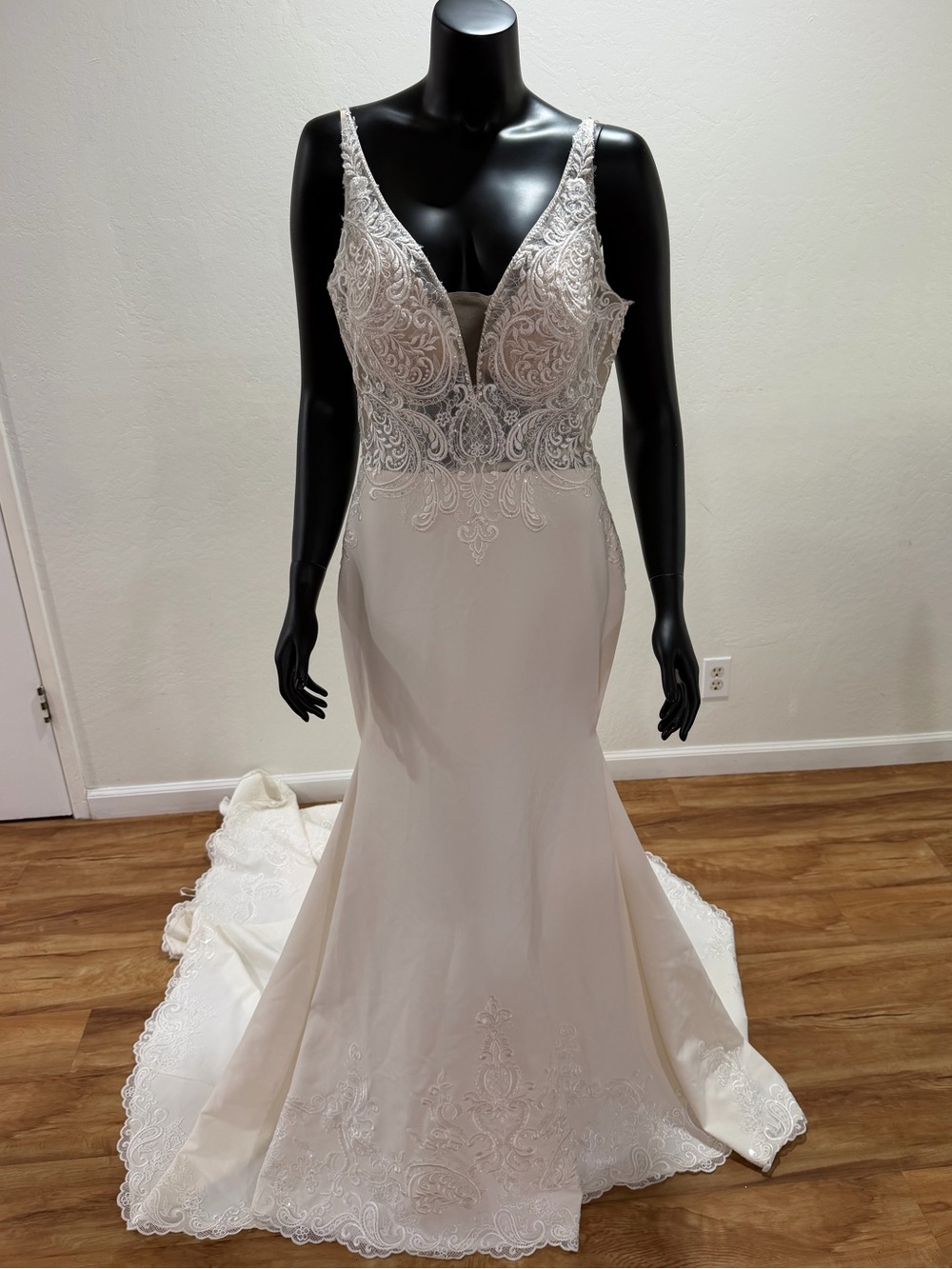 Justin Alexander 55083 Wedding Dress NWT Size 12 Ivory/Nude